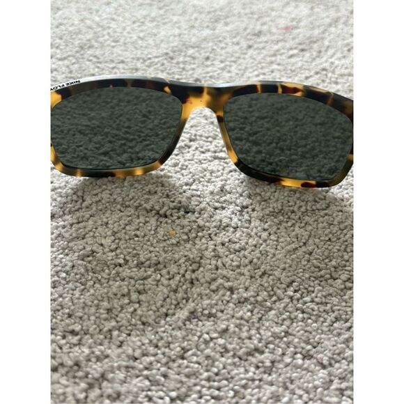 NIKE FLOW EV1023 Sunglasses $155 - Picture 8 of 9